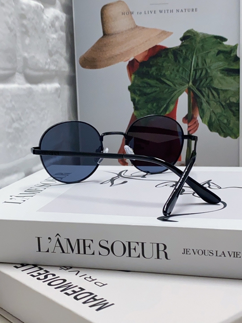 ルイヴィトンサングラス側面デザイン